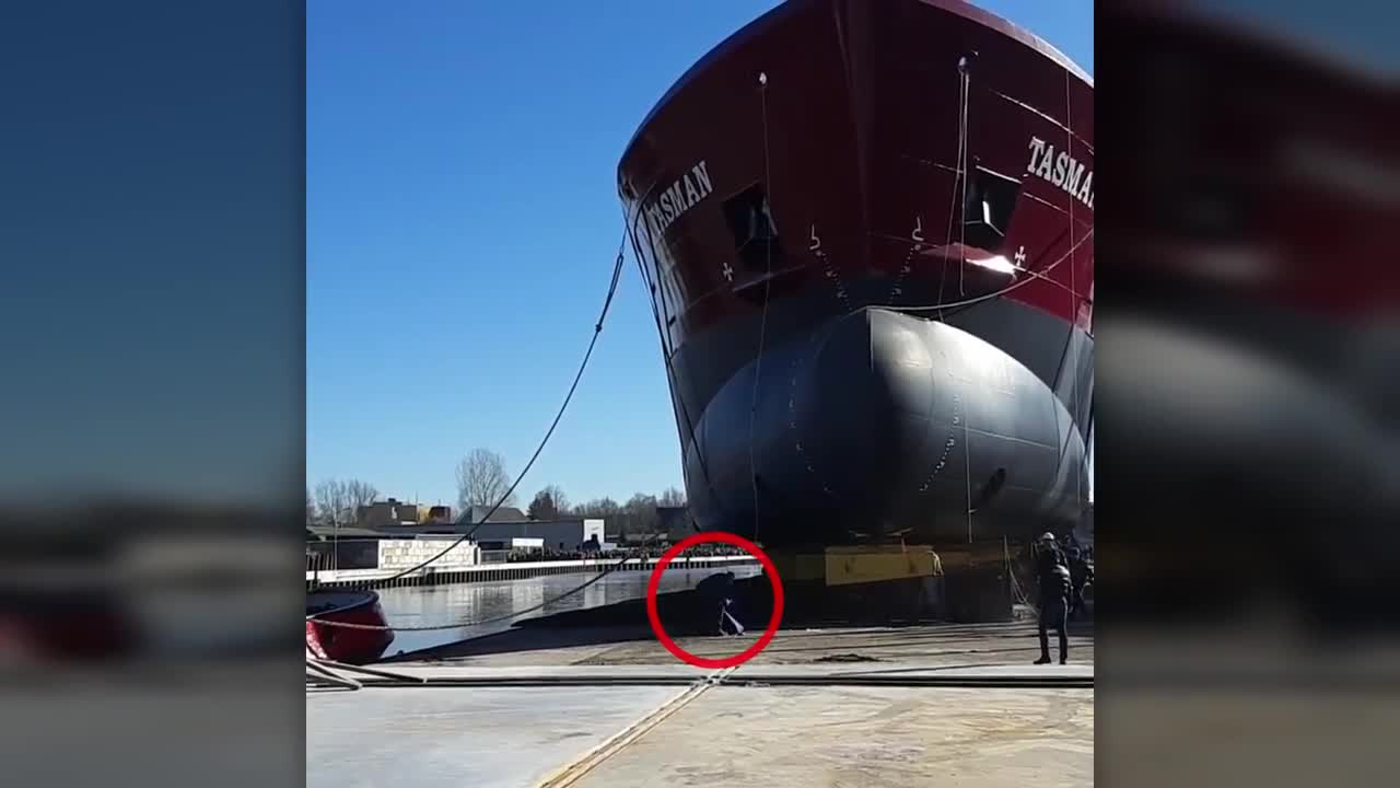 Ship Launch | 10 Awesome Waves, FAILS and CLOSE CALLS-19