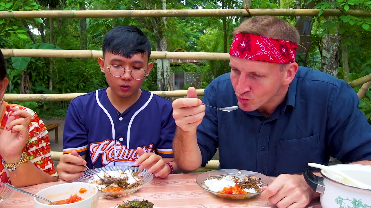 Bizarre Indonesian Jungle Food! Welcome to EXTREME Indonesian Cooking in North Sulawesi!