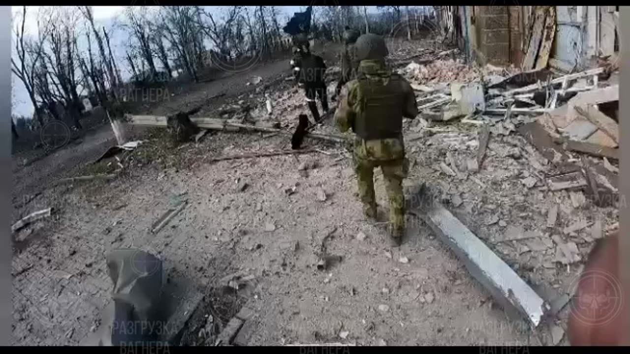 π·πΊπΊπ¦ Stormtroopers of PMC "Wagner" reached the monument with a tank in Artemovsk.