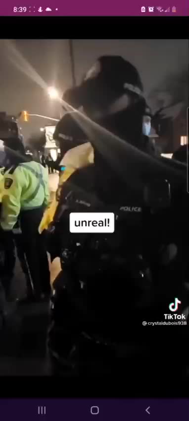 The VAX is not mandatory for the police in Ottawa.