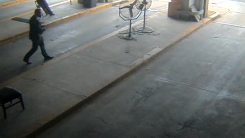 3138RHOBG3CStGarageLeftDoor_2021-01-06_13h22min40s137ms.mp4