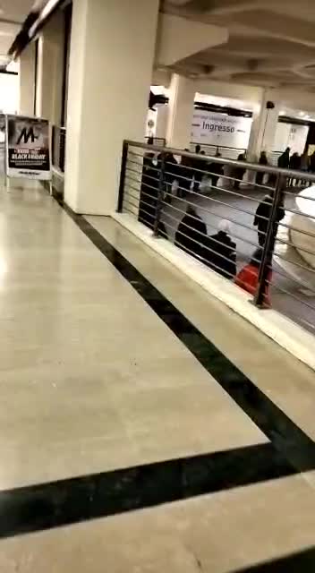 Centro Commerciale 8 Gallery di Torino, questo pomeriggio. La
