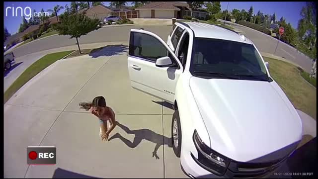10 Years OldScared Off Stranger in her Driveway
