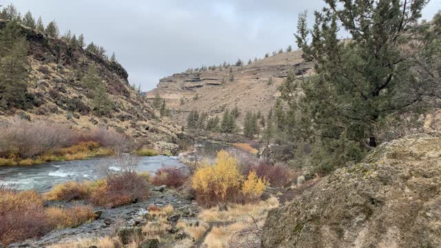 Central Oregon – Steelhead Falls – Desert Canyon Views – 4K