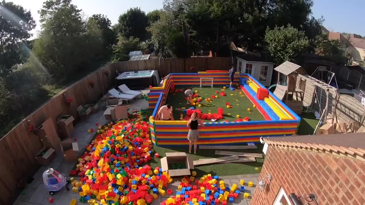 BUILDING A WORLD CUP STADIUM IN OUR GARDEN WITH 3000 BLOCKS....