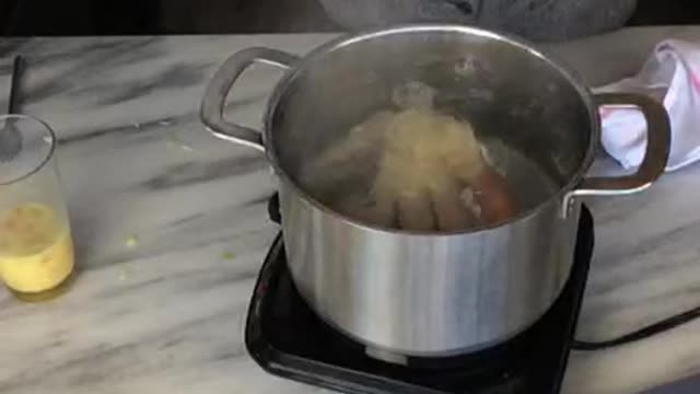 When he cuts open the glove this breakfast looks Incredible!!