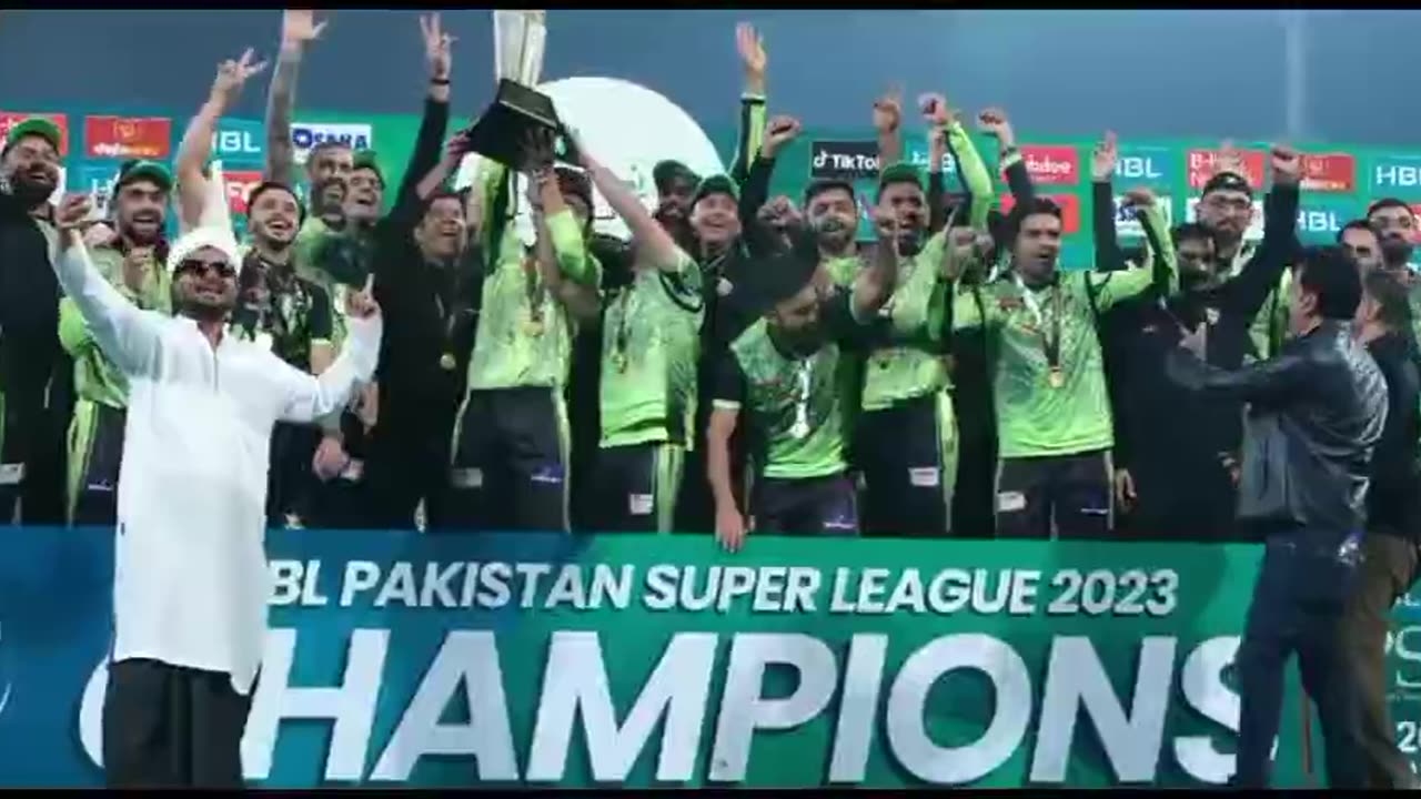 🏆 W I N N E R S 🏆 Lahore Qalandars - owners of the SuperNova Trophy 🤩
