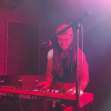 Noah Jones (Stop Light Observations) - LIVE @ Saturn (Short 2)