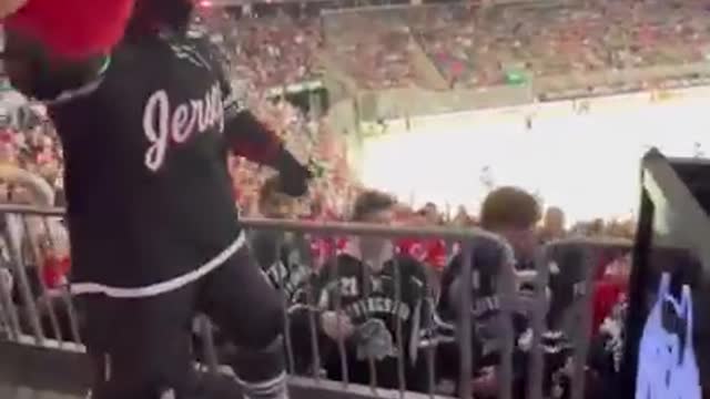 T-Shirt Toss w/ NJ Devils