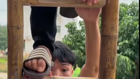 While coming down from the roof the poor man's hands are broken, 😭😭🤪🤣😡 #shorts #viral #funny #rumble