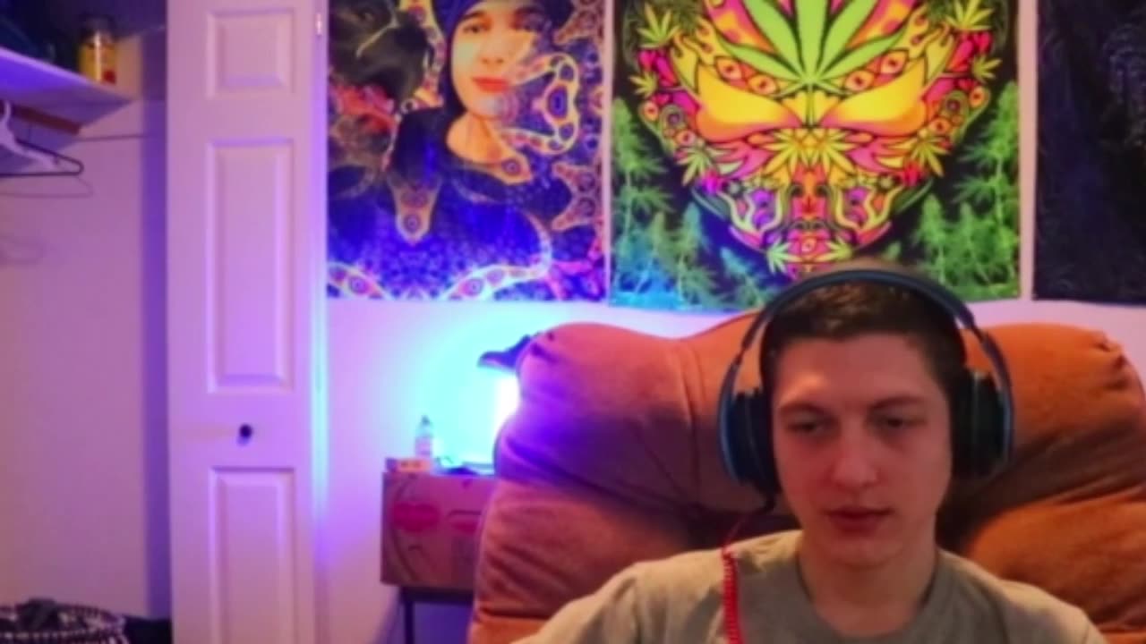 Nate420 reacts to Weedtubers roasting him on stream pt2