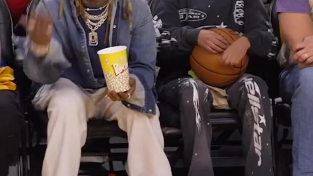 Lil Wayne spending some quality time with him son at a Lakers game