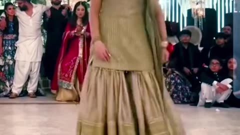 Hania Amir Ki new dance video