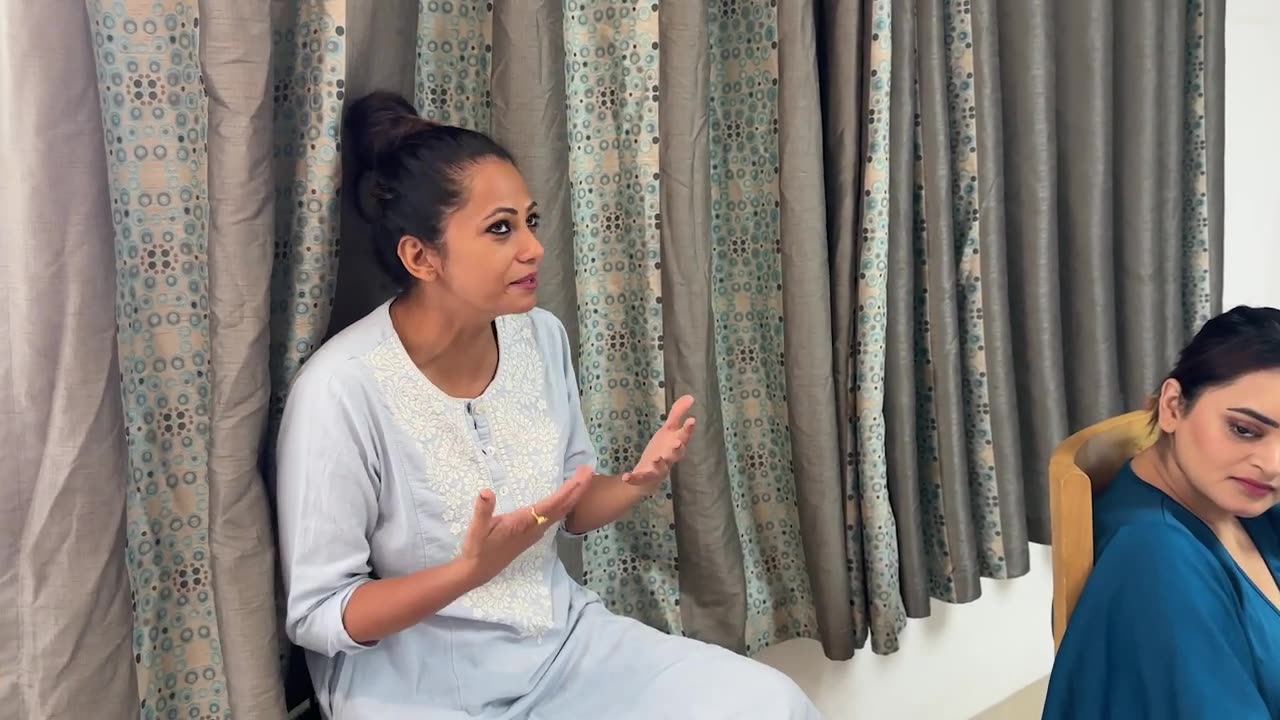 JIYA aur BEBIKA aye milne Abhishek se