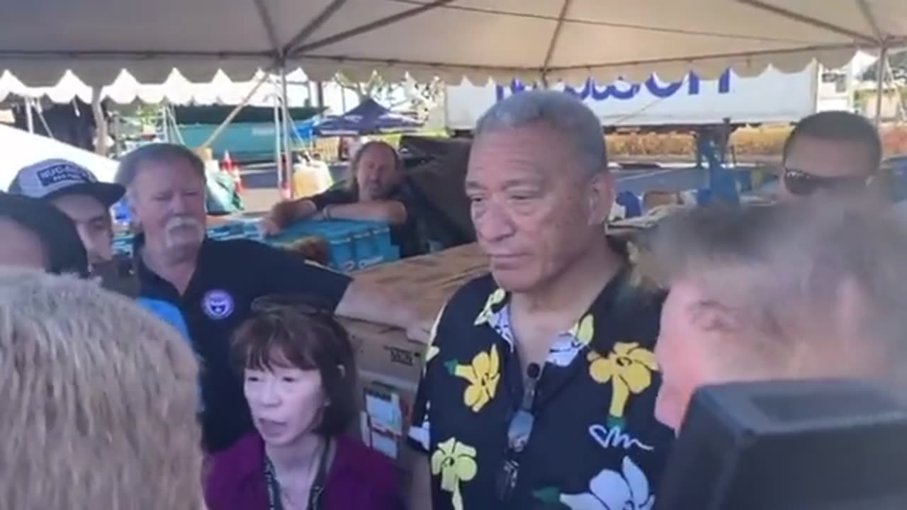 MAUI POLICE HEAD LOCKED JOURNALIST NICK SORTOR FOR QUESTIONING WHAT HAPPENED TO MISSING CHILDREN