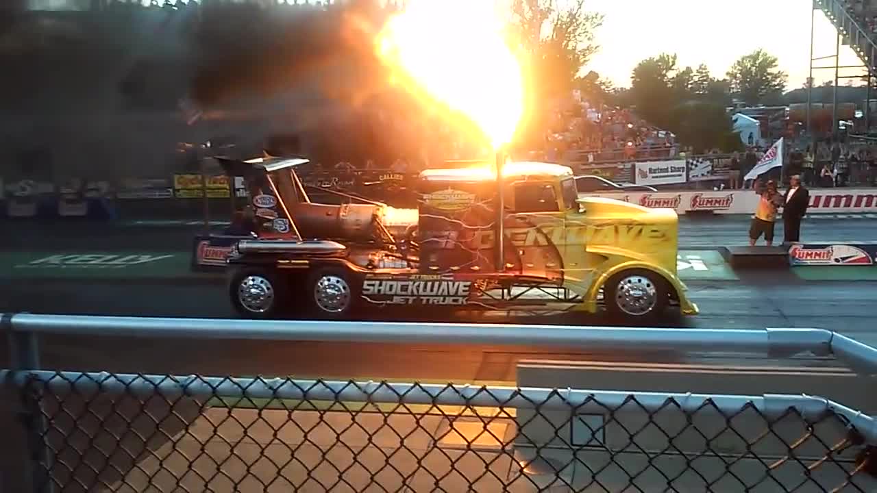 2015 Shockwave Jet Truck Lifts Asphalt at Summit Motorsports Park