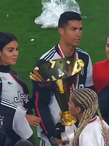 Ronaldo not careful 😳