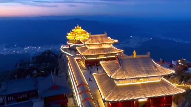 Laojun Mountain shocked the night scene.