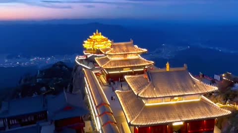 Laojun Mountain shocked the night scene.