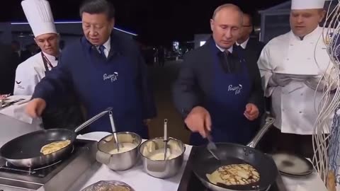 Ο ΠΟΥΤΙΝ ΚΑΙ Ο ΚΙΝΕΖΟΣ ΠΡΟΕΔΡΟΣ ΦΤΙΑΧΝΟΥΝ ΚΡΕΠΕΣ