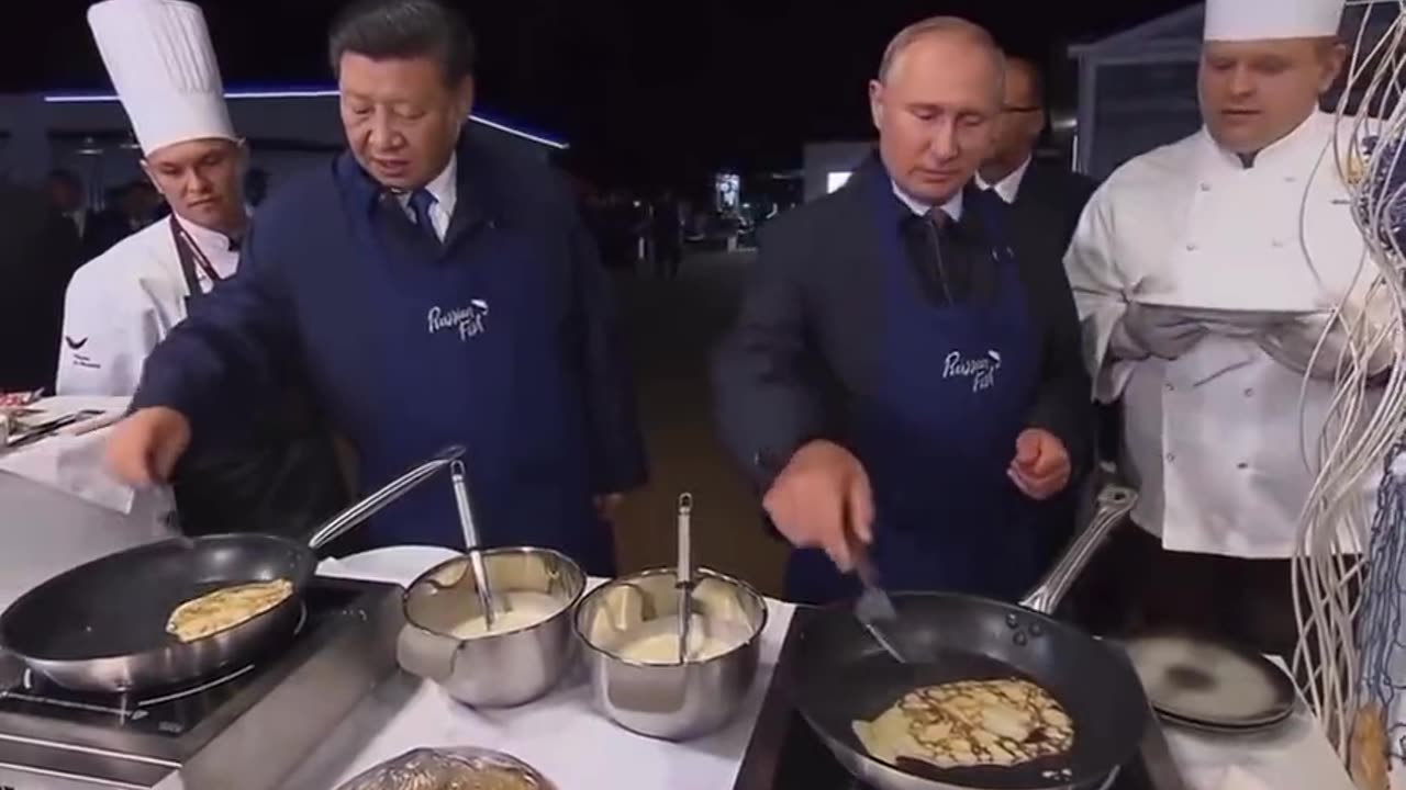 Ο ΠΟΥΤΙΝ ΚΑΙ Ο ΚΙΝΕΖΟΣ ΠΡΟΕΔΡΟΣ ΦΤΙΑΧΝΟΥΝ ΚΡΕΠΕΣ