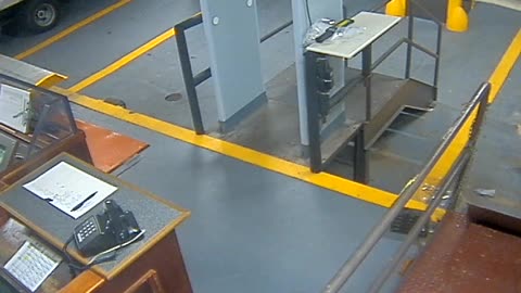 3205LHOBBACStLoadingDock_2021-01-06_13h59min50s757ms.mp4