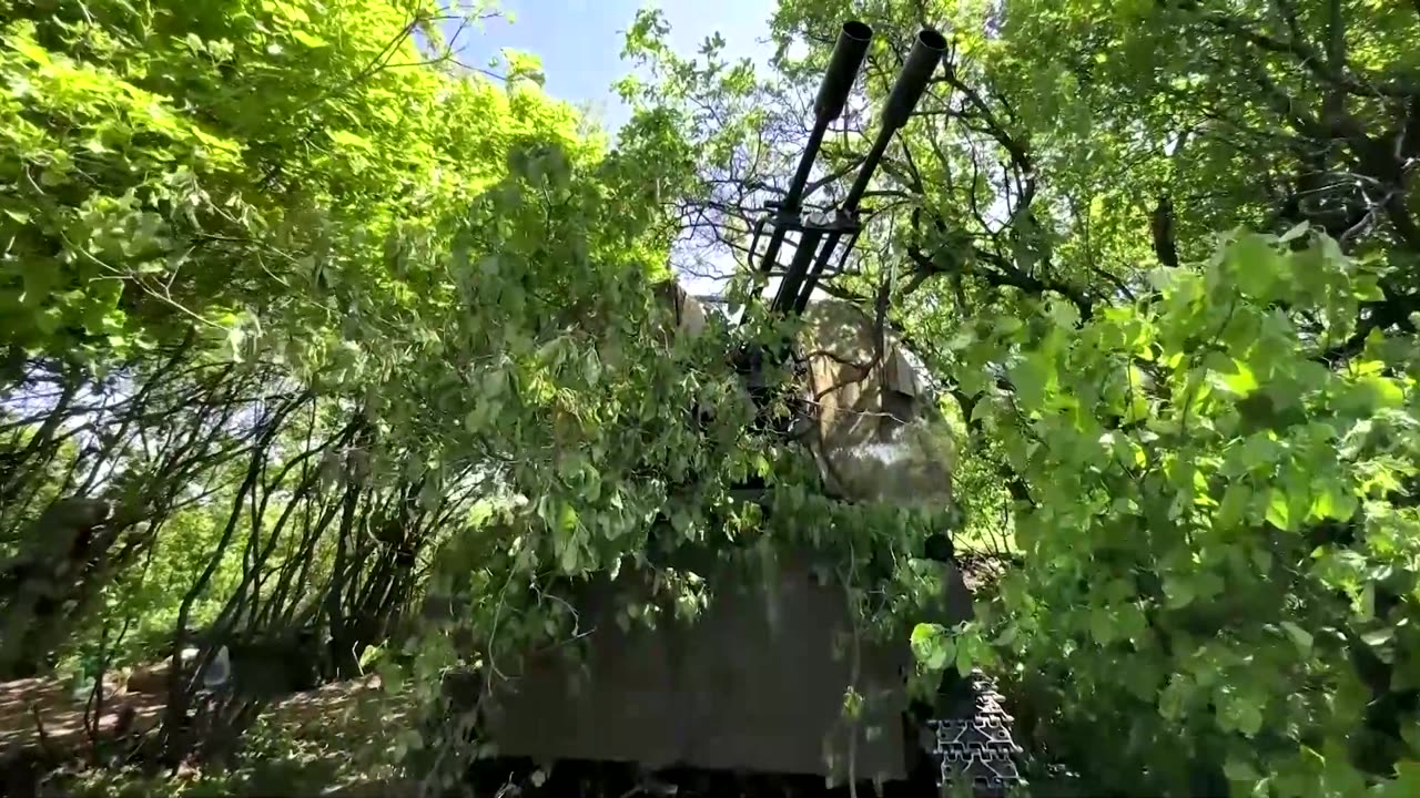 Moment shell lands near Ukrainian anti-air unit