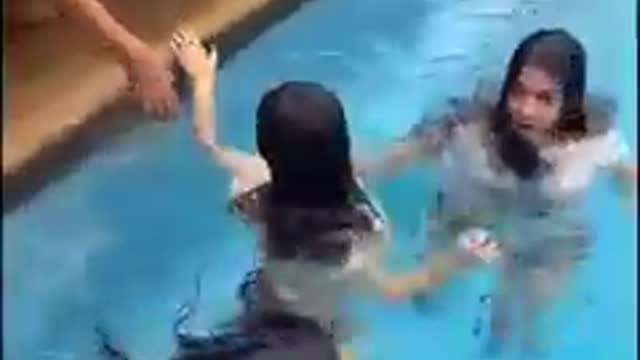 Tiga cewe montok bikin mata melek