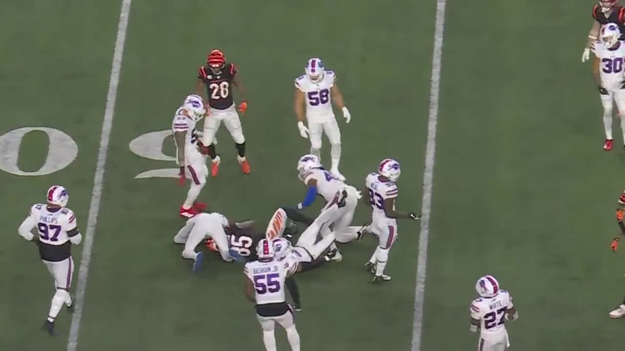 Damar Hamlin collapses on field during Bills vs. Bengals Game