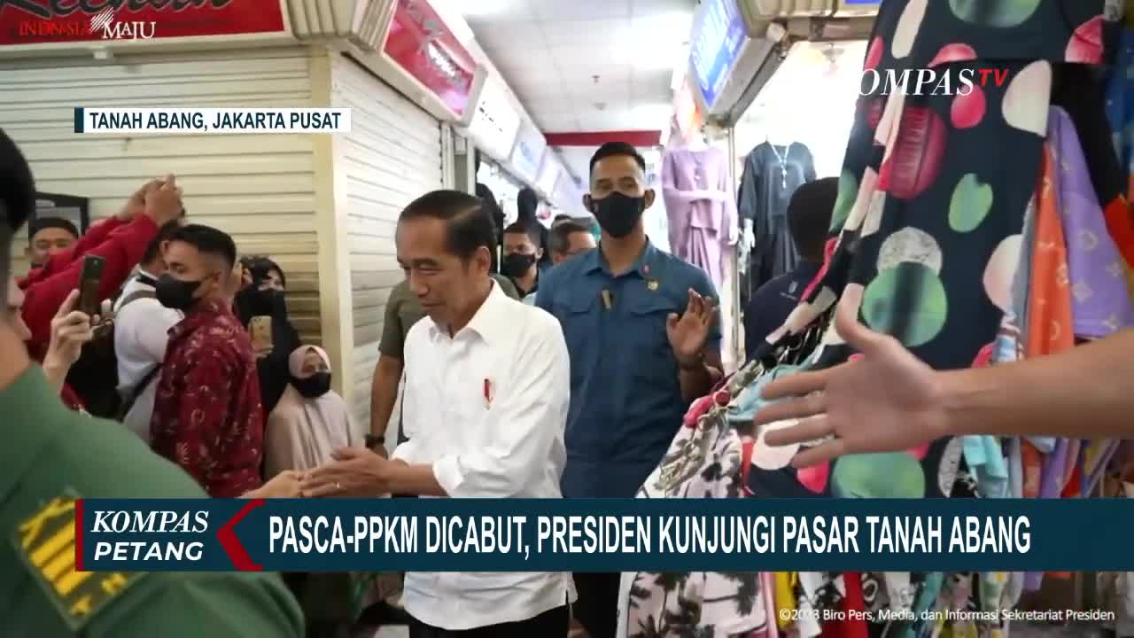 Kunjungi Tanah Abang, Jokowi: Saya Ingin Optimisme itu Kembali di 2023