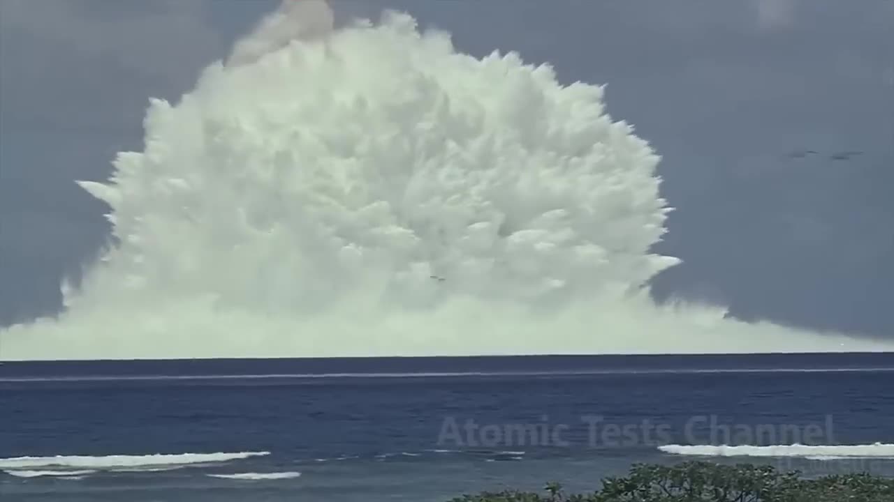 Underwater Wahoo atomic bomb explosion of 1958