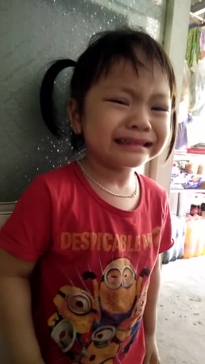She cried because she was scolded by her mother/How to curb your toddler's fake crying