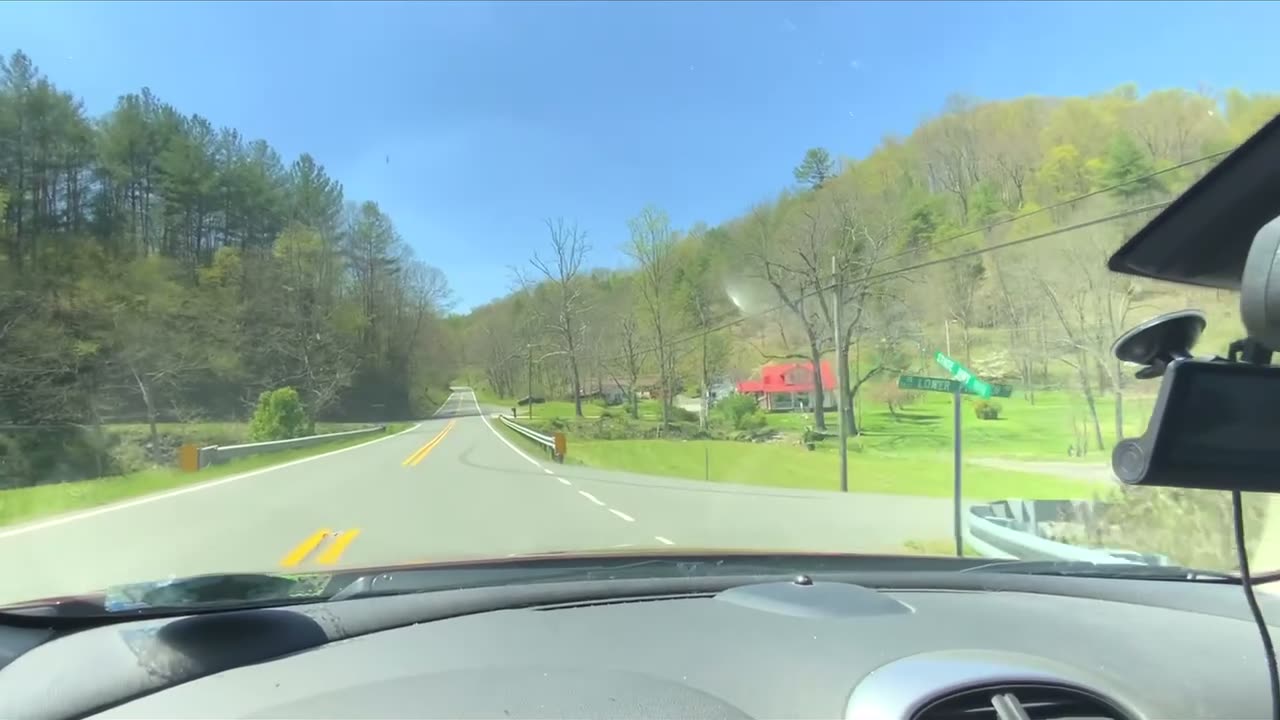 4/18/23 NW NC Appalachia Green Mountain NC 71°F with a steady breeze on the mountain today ⛰️
