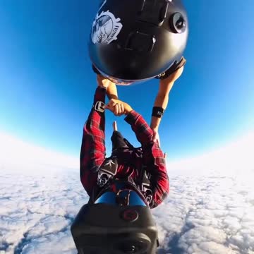 Floating in the air (SKYDIVING)