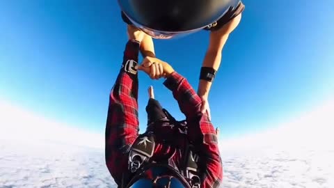 Floating in the air (SKYDIVING)