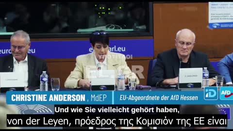 Το σπίτι τους από τραπουλόχαρτα καταρρέει