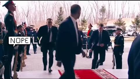 Russian President Quickly Rushed Out of the Car