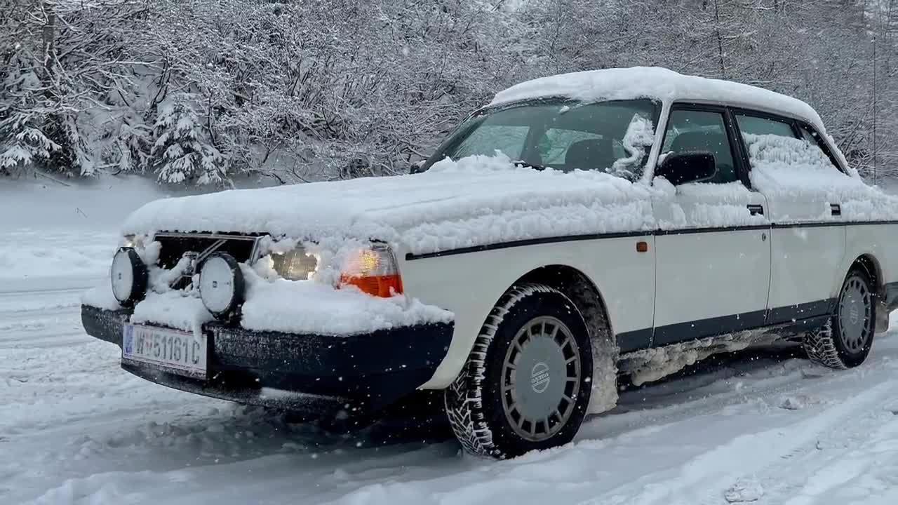 Volvo 240 Snow Fun