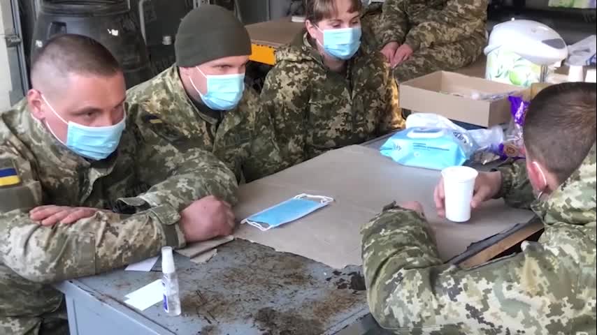 The media showed footage of the Armed Forces of Ukraine voluntarily laying down their arms