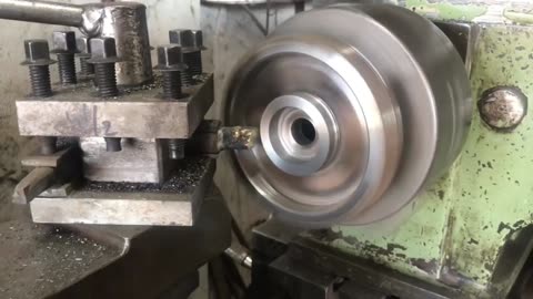 Rusted Gear Teeth Grinding Process on Basic Tools _ Rusty Gear Teeth Polishing