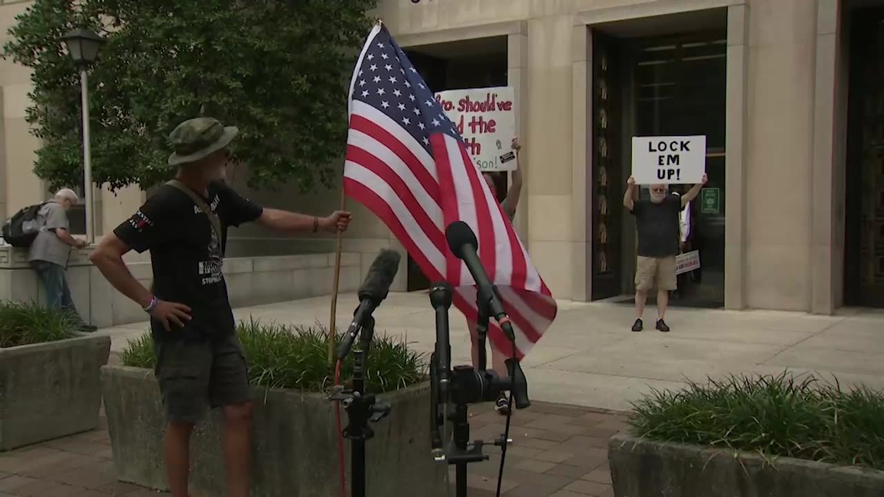 Pool Cam footage just prior to and during Navarro press conference post verdict