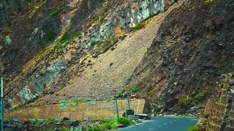 Beautiful karakaram highway #explorepakistan #ghoomopakistan #gilgitbaltistan #subscribe #follow