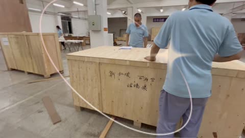 May 1st Labor Day is coming soon, and the workers at Weilin Display showcase Factory
