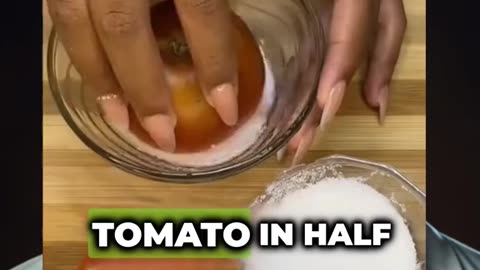 The best natural scrub with tomato and sugar