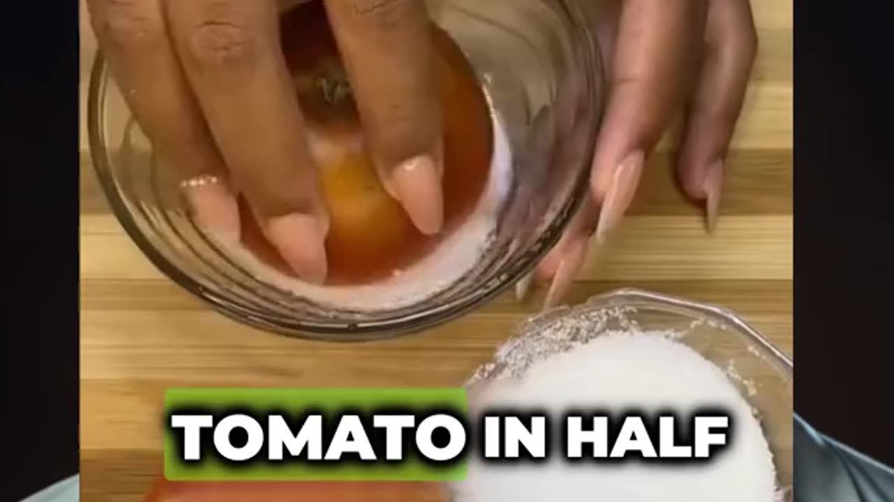 The best natural scrub with tomato and sugar