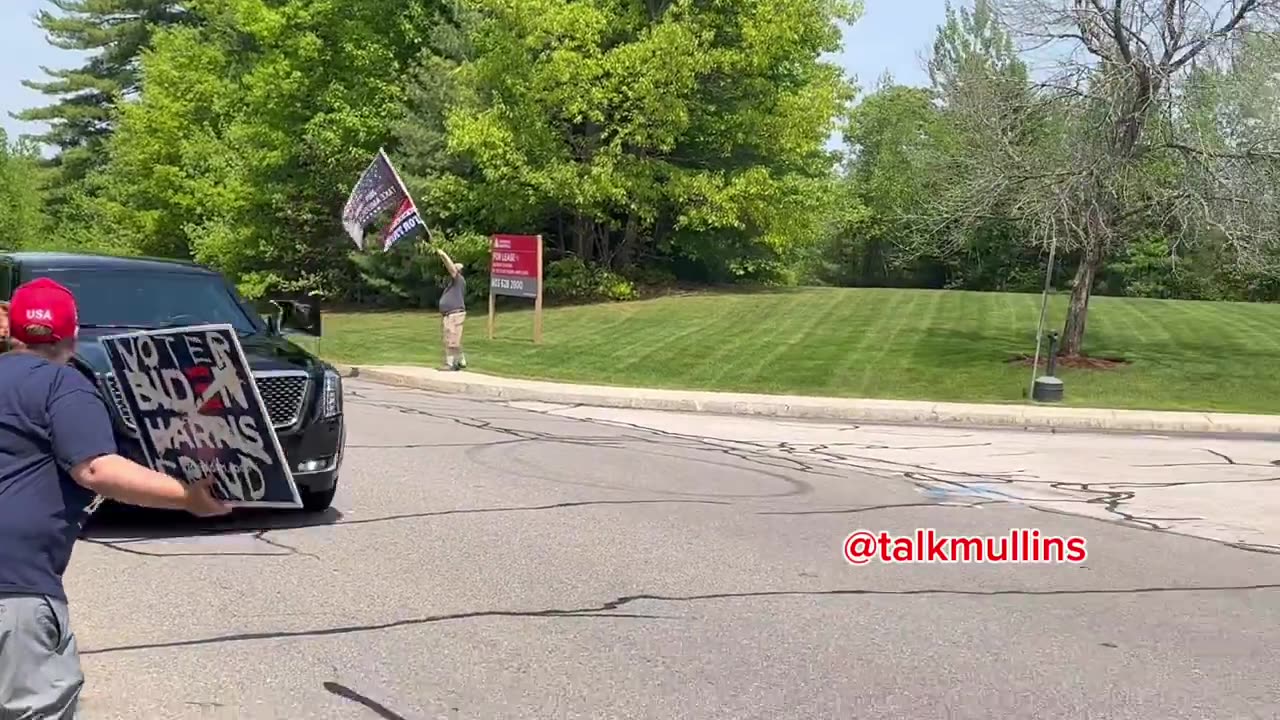 Joe Biden’s motorcade arriving in Nashua, NH