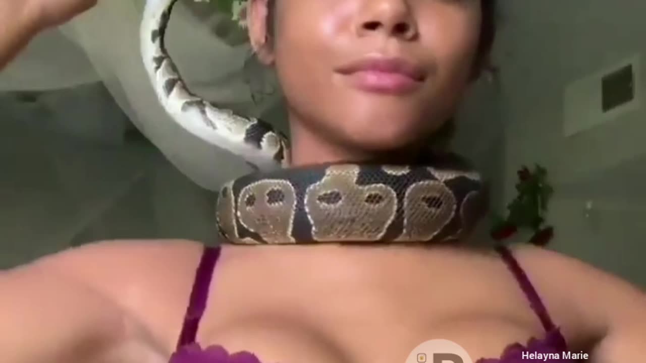 OMG!! Helayna Marie