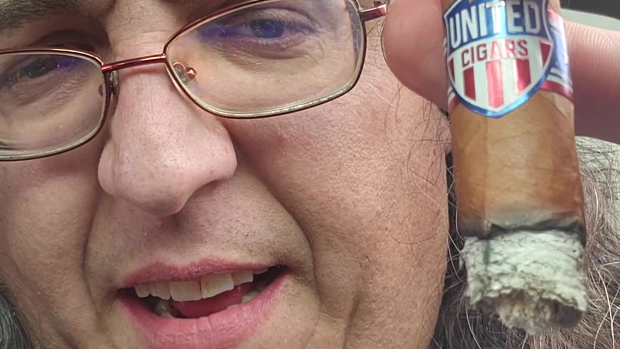 United Cigars Connecticut Robusto Cigar Review (Quick Review)