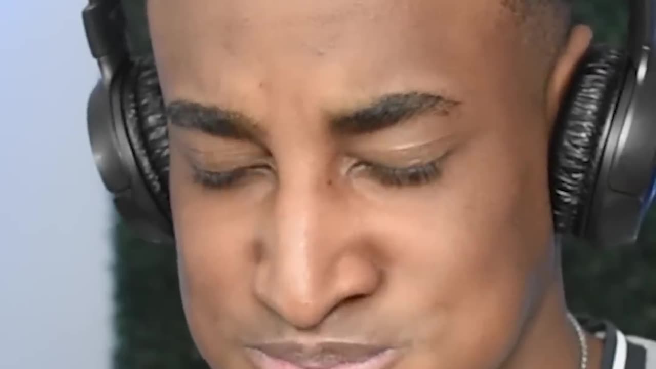 "Unbreakable Laughter Challenge - Can We Keep a Straight Face?"