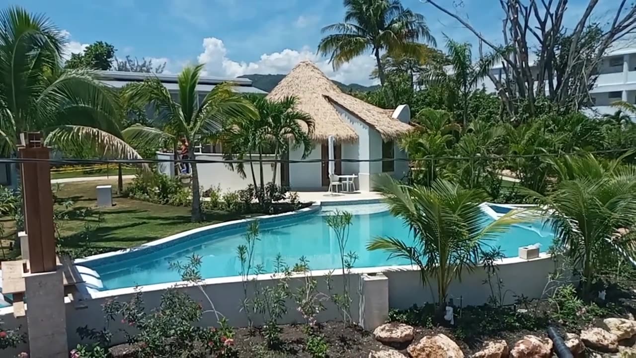 LIFE OF THE RICH